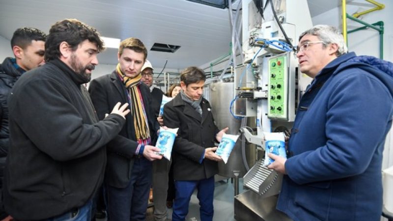Kicillof pone en marcha planta potabilizadora en Vedia y usina láctea en Alberdi