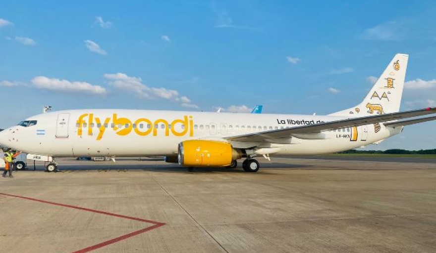 Flybondi imputada por cancelaciones de vuelos y falta de respuestas