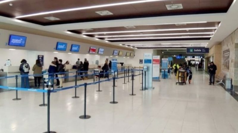 Caída del turismo aéreo: 640 mil pasajeros menos en el primer semestre de 2024