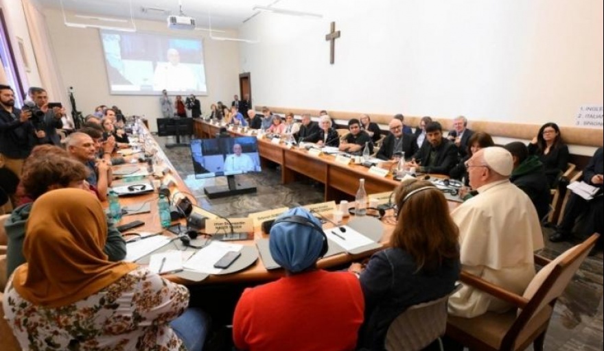 El Papa alentó a los movimientos populares a seguir levantando la bandera de las 3T