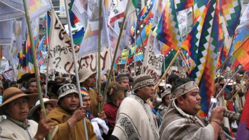 Rechazan DNU que habilita desalojos de comunidades indígenas para actividad minera