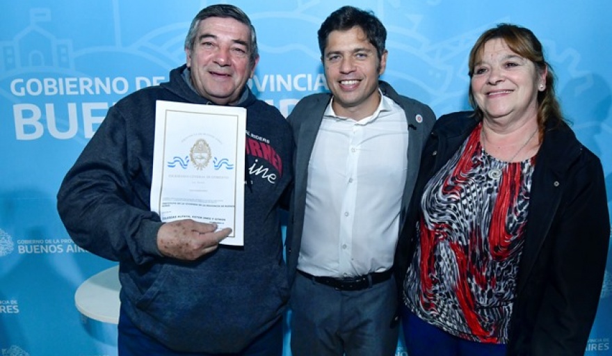 La Provincia entregó escrituras y equipamiento sanitario y de seguridad