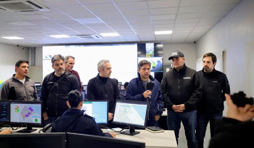 Kicillof lideró una reunión de emergencia en el centro operativo que coordina la ayuda por el temporal