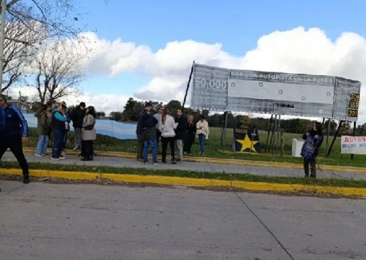 Vecinos de Azul retoman protestas en la Ruta 3 por la construcción “urgente” de una autovía