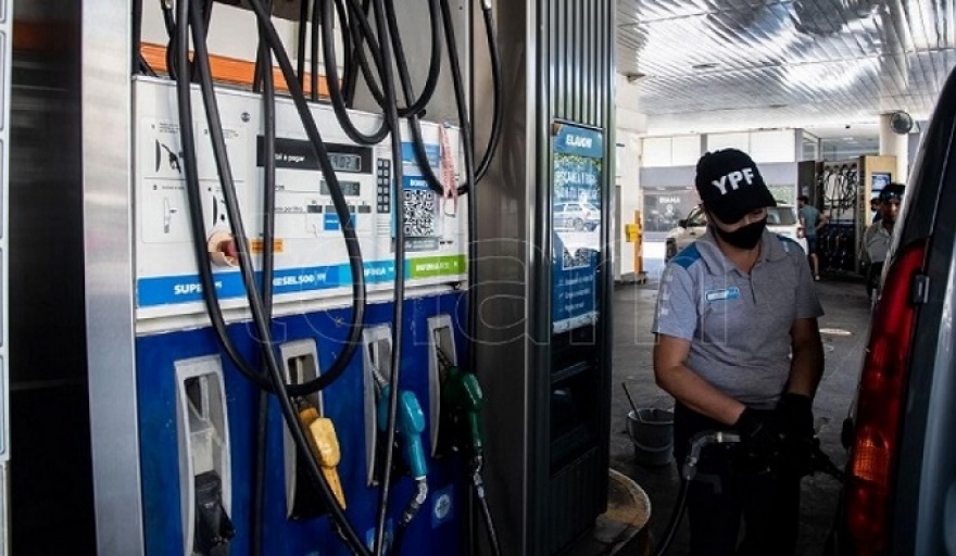YPF anunció que cargar combustible después de la medianoche, será más económico